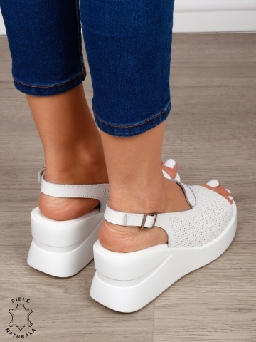 Sandale damă din piele naturală model simplu și confortabil cu platformă CRL1645 ALB - Img 3