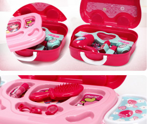 Set joaca rol frumusete "Geanta autobuz ", bijuterii, rujuri, feohn, perie par si alte accesorii incluse - Img 5