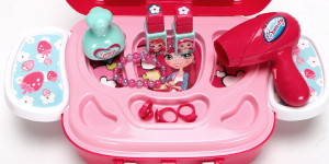 Set joaca rol frumusete "Geanta autobuz ", bijuterii, rujuri, feohn, perie par si alte accesorii incluse - Img 12