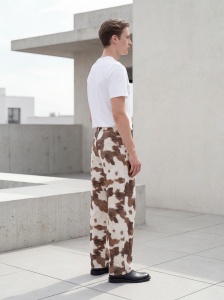 Blugi straight fit cu imprimeu Cow Print - Img 3