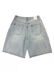 Pantaloni scurți din denim light wash cu tiv destrămat - Img 6