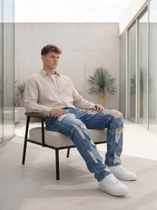 Blugi wide leg distressed cu aplicații strălucitoare
