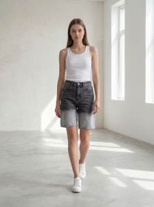 Pantaloni scurți din denim cu efect degrade și aplicații strălucitoare - Img 4