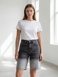 Pantaloni scurți din denim cu efect degrade și aplicații strălucitoare