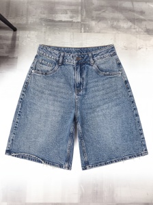 Pantaloni scurți din denim relaxed fit cu tiv destrămat - Img 4