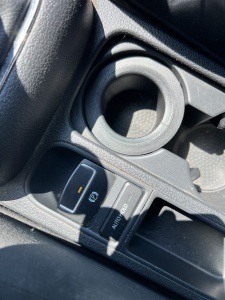 Adaptor suport pahar compatibil cu Volkswagen montat în consola centrală