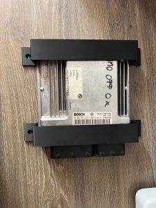 Set suporti calculator ECU pentru BMW M57 si M47 fabricati din PETG, vedere detaliata a produsului.