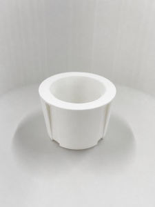 Adaptor suport pahar compatibil cu Volkswagen pentru doze slim, culoare albă, vedere frontală pe fundal alb.