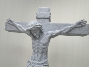 Detaliu Iisus Hristos pe cruce, finisaj marmură mat