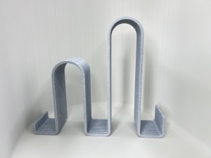Suport carte tip arc vedere de sus, forma curbata vizibila, suprafata cu textura striatii decorative
