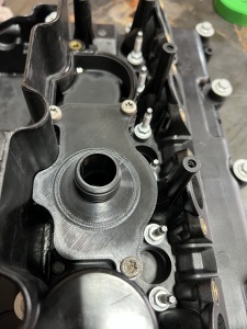 Exemplu de montaj al anulatorului supapa PCV cu iesire 27 compatibil cu BMW M57 și M47 