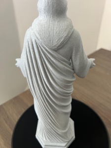 Detaliu față statuetă Iisus Hristos finisaj mat marmură