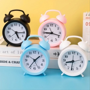 Ceas cu Alarma 11x8cm, Colorat, Clasic cu Clopoței din Plastic