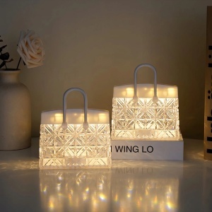 Lumanare Led, 6.5x6.5 x11.5 cm, Model Geanta - Img 1