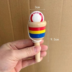 Kendama Mini din Lemn 9.5cm, cu Bilă pe Sfoară Diferite Culori - Img 3