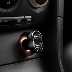 Adaptor auto pentru mufă de brichetă - 2 x USB - negru