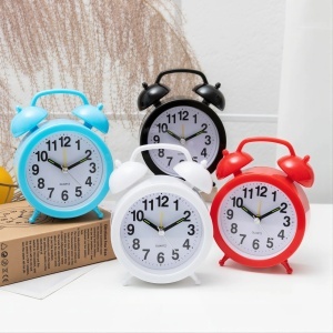 Ceas cu Alarma 12x9cm Clasic, cu Clopoței din Plastic Diferite Culori
