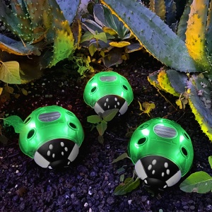 Buburuză solară - verde - 14,5 x 12 x 6 cm - 6 LED-uri alb cald
