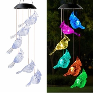 Lampă Solară LED 63cm cu Clopoțel de Vânt, Model cu 6 Păsări Transparente din Plastic, Iluminare LED Multicoloră, Panou Solar si Agățătoare Inclusă