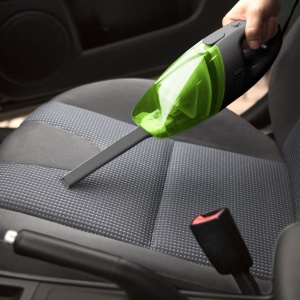 Aspirator auto cu alimentare de la brichetă