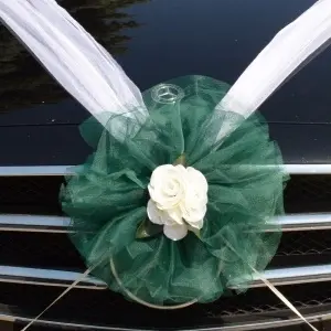 Decor masina pentru nunta cu pampon din tulle si flori din spuma - Verde - Img 2