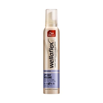 Spumă păr volum Wellaflex 2 Day Volume fixare strong nr,3, 200 ml [4169]