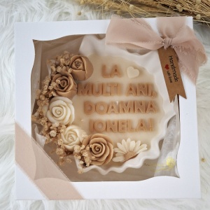Cadou personalizat din ceară naturala parfumată în recipient din ceramică -culoare maro