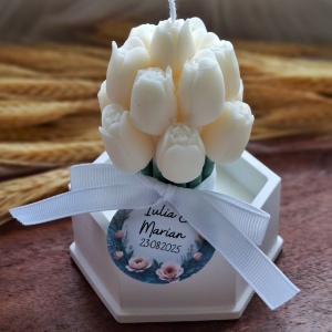 Buchet de lalele parfumate din ceară de soia în recipient din ceramică- culoare albă