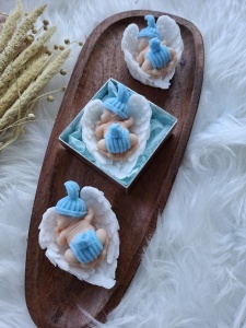 Mărturie botez din săpun - bebeluș bleu pe aripi in cutie - Img 6