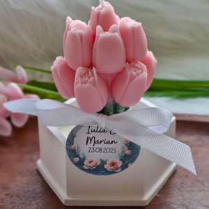 Buchet de lalele parfumate din ceară de soia în recipient din ceramică- culoare roz