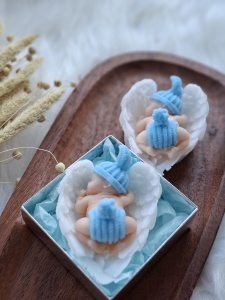 Mărturie botez din săpun - bebeluș bleu pe aripi in cutie - Img 5