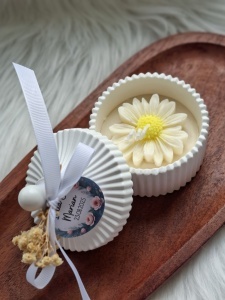 Mărturie nuntă lumânare parfumată în vas de ceramică alb cu capac - Img 5