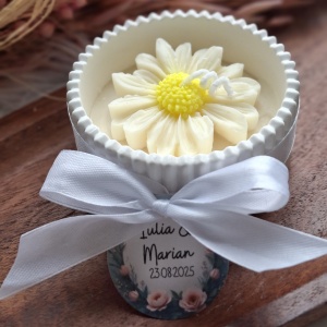Mărturii nuntă – lumânări parfumate în recipient ceramic alb