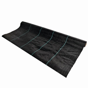 Folie antiburuieni/mulcire din polipropilena, MESTERINO PP1000150, 1 m X 50 m, densitate 100g/mp culoare neagra cu dungi, protectie UV