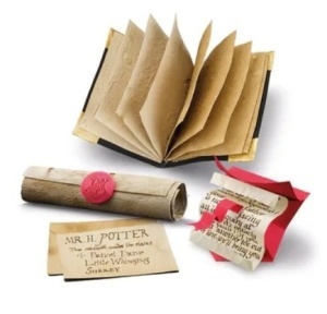 Pergament, jurnal și sigiliu realizate cu kit Harry Potter.