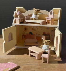 Căsuță de păpuși cu ursuleți - Doll House with Bears, pentru copii peste 3 ani