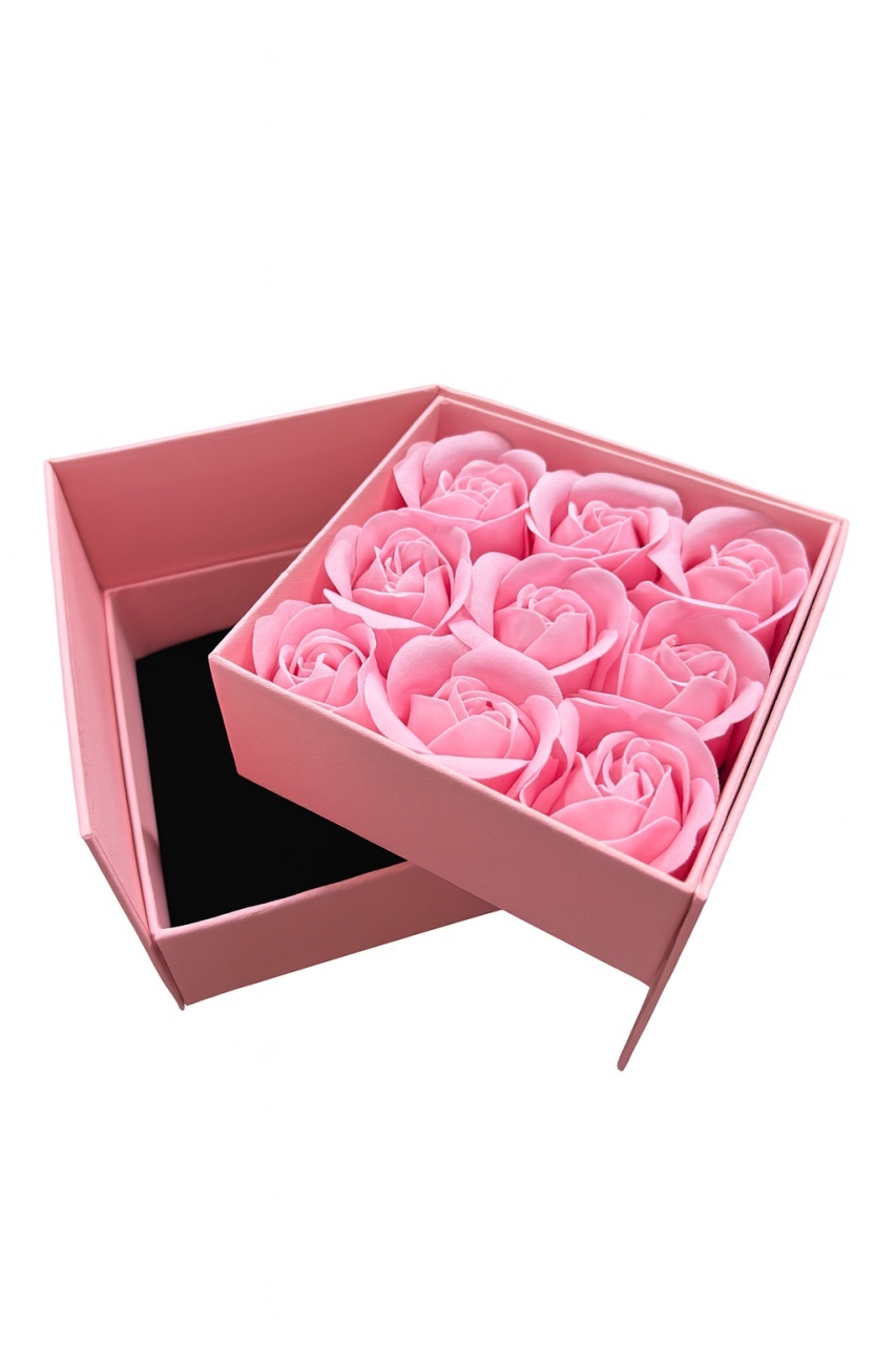 Cutie cadou 11x11x9.5 cm cu 9 trandafiri de sapun roz, aranjament elegant Forever Love