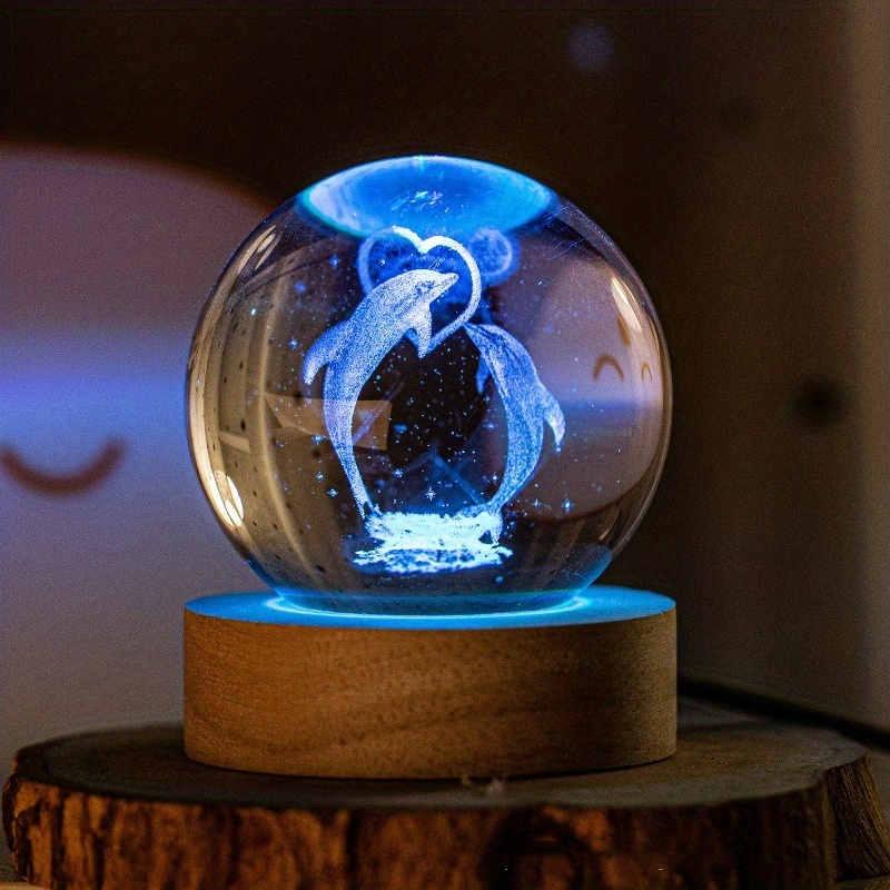 Glob Cristal 3D cu Delfini Luminosi, LED Cald, Baza Lemn Natur, Decor Oceanic 10CM 2