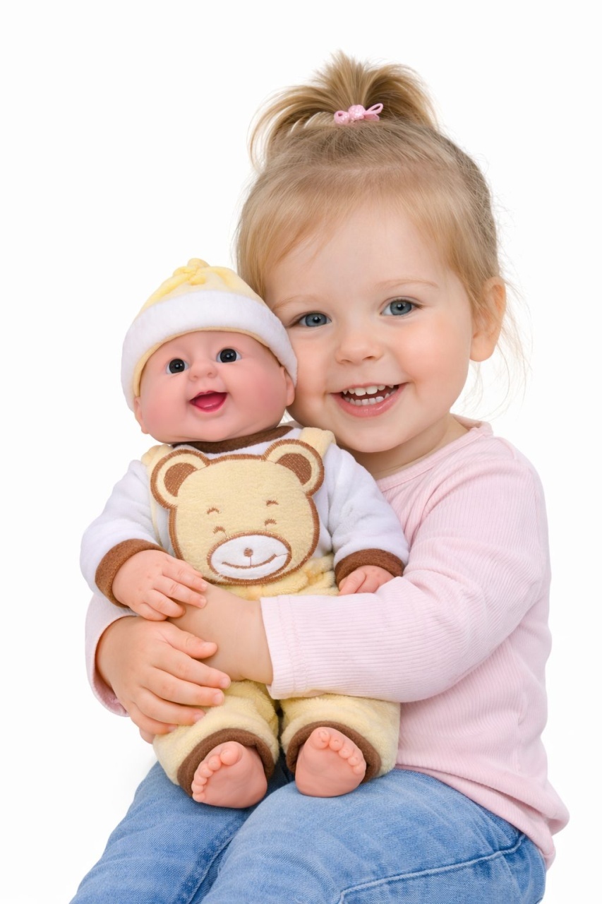 Papusa bebelus interactiva 40 cm, costum galben cu ursulet, rade in hohote, baterii incluse 3
