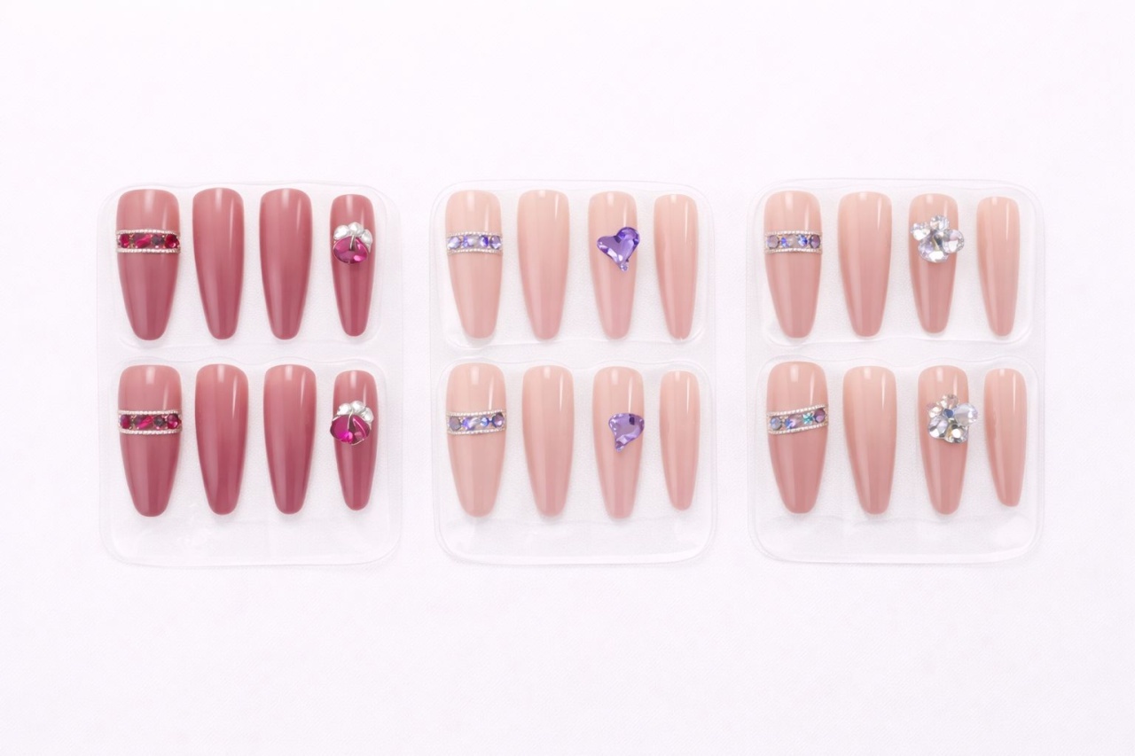 Set 12 perechi unghii false reutilizabile, 6 modele diferite, culori si design variat 2