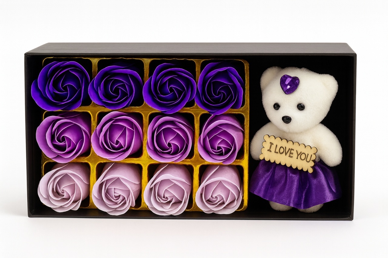 Set Cadou Ursulet I Love You cu 12 Trandafiri din Sapun Mov, Cutie Premium, 22X11X5CM 2