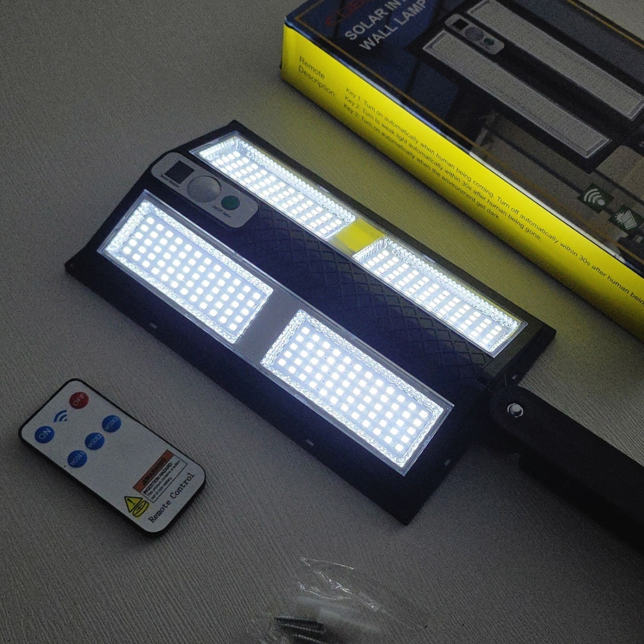 Lumină solară cu senzor LED, control telecomandă, montaj perete, negru 4