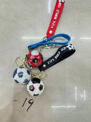 Set 12 brelocuri minge fotbal cu LED multicolor si curea colorata