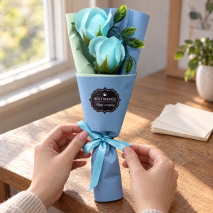 Buchet decorativ cu trandafiri albastri, set cadou albastru, 25 cm - Img 3