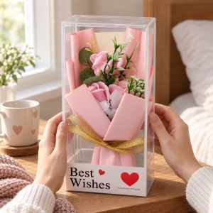 Buchet decorativ cu trandafiri roz, fundă aurie, în cutie cadou, 25cm - Img 5