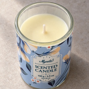 Lumânare parfumată de Crăciun, din soia, aromă florală, în recipient de sticlă albastru, 100g - Img 4