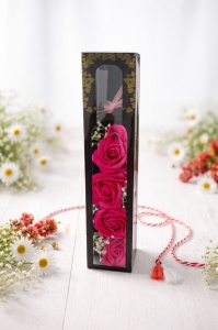 Sticla Decorativa cu 4 Trandafiri Rosii si LED, Cadou Romantic Elegant, 33x7x7 cm - Img 2