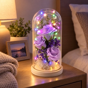 Cupolă cu trandafiri mov și LED multicolor, suport din lemn, cutie cadou, 19x7 cm - Img 3
