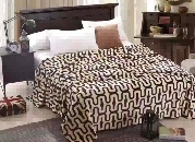 Patura Cocolino Pufoasa cu Model Geometric Modern, 200x220 cm, Crem si Maro