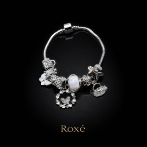 Bratara ROXE argintie cu fluture si posetuta charmuri elegante dama - Img 2